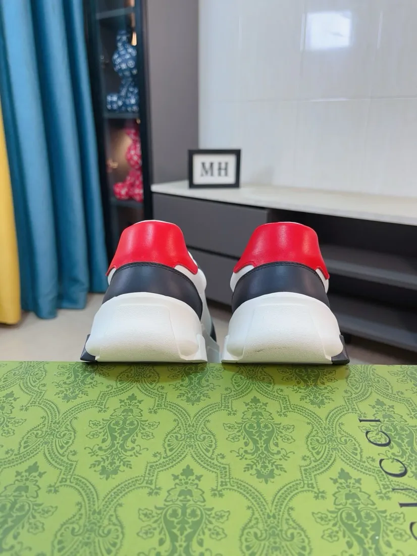 Men's shoes 💰560🌹🌹GUCCI [Gucci] New high-end brand of men's shoes, the latest fashionable casual men's shoes, trendy and versatile, relaxed and sporty style, uppers imported from Italy, first-layer cowhide, genuine leather lining, and ultra-fine workmanship. Original personalized fashionable rubber wear-resistant outsole, light and comfortable on the foot, size 38-44